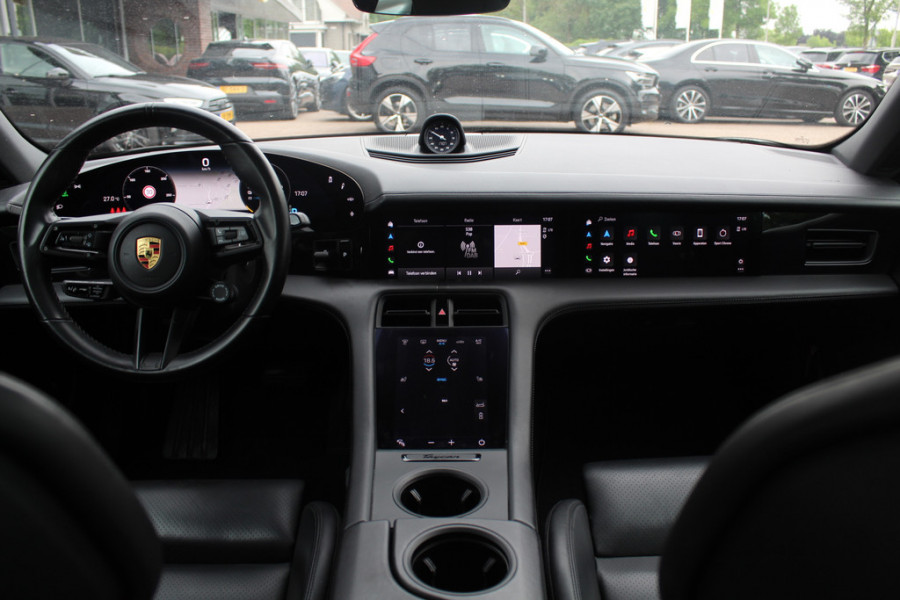 Porsche Taycan 4S Performance 84 kWh / Panoramadak / Camera / Passengerdisplay / 20'' / Luchtvering / Sportdesign / Sportchrono / Keyless / Stuurverwarming / Bose / ACC / Dodehoek / Stoelverwarming / Warmtepomp