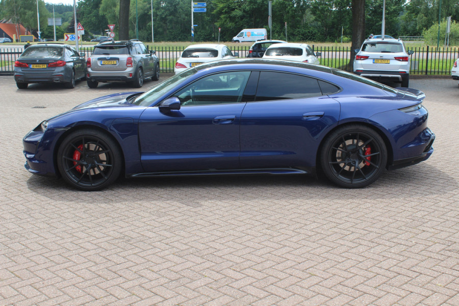 Porsche Taycan 4S Performance 84 kWh / Panoramadak / Camera / Passengerdisplay / 20'' / Luchtvering / Sportdesign / Sportchrono / Keyless / Stuurverwarming / Bose / ACC / Dodehoek / Stoelverwarming / Warmtepomp