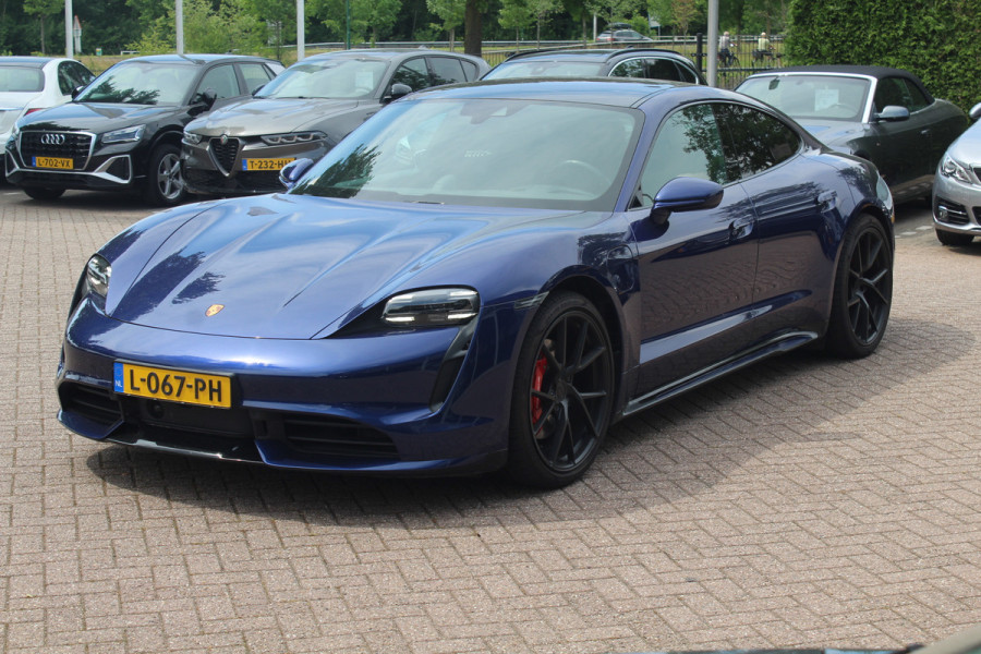 Porsche Taycan 4S Performance 84 kWh / Panoramadak / Camera / Passengerdisplay / 20'' / Luchtvering / Sportdesign / Sportchrono / Keyless / Stuurverwarming / Bose / ACC / Dodehoek / Stoelverwarming / Warmtepomp