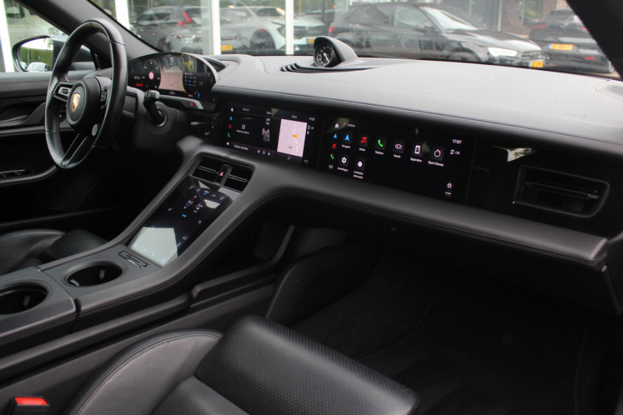 Porsche Taycan 4S Performance 84 kWh / Panoramadak / Camera / Passengerdisplay / 20'' / Luchtvering / Sportdesign / Sportchrono / Keyless / Stuurverwarming / Bose / ACC / Dodehoek / Stoelverwarming / Warmtepomp