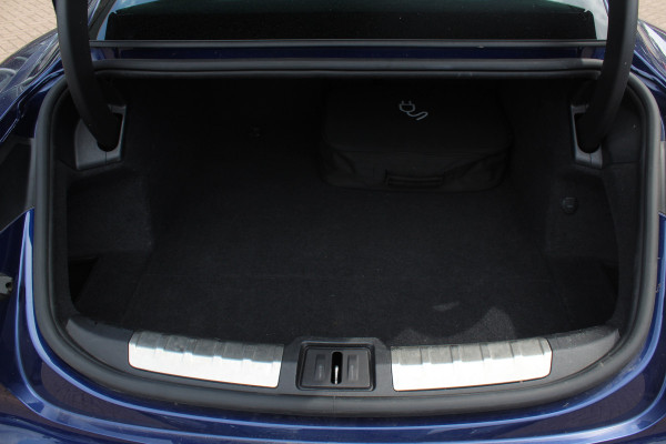 Porsche Taycan 4S Performance 84 kWh / Panoramadak / Camera / Passengerdisplay / 20'' / Luchtvering / Sportdesign / Sportchrono / Keyless / Stuurverwarming / Bose / ACC / Dodehoek / Stoelverwarming / Warmtepomp