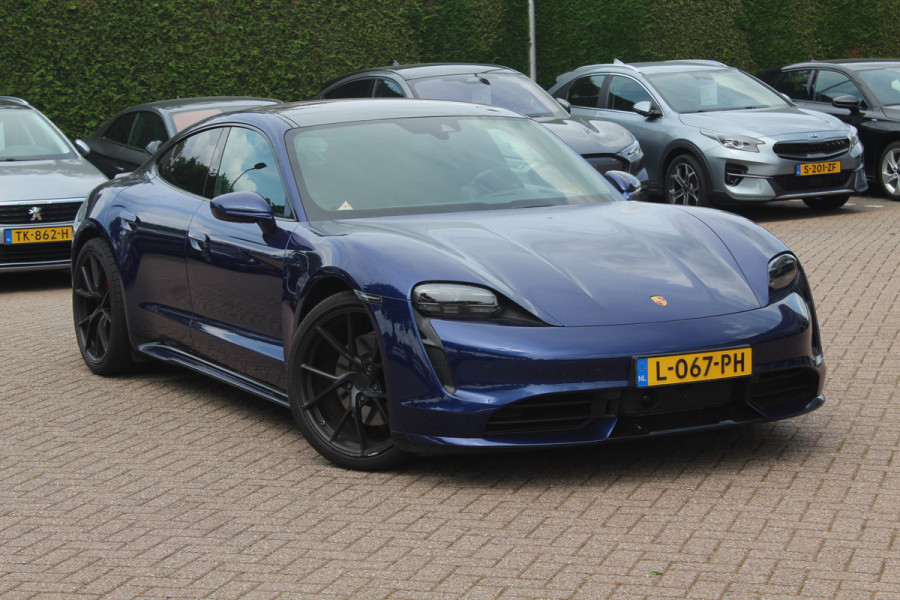 Porsche Taycan 4S Performance 84 kWh / Panoramadak / Camera / Passengerdisplay / 20'' / Luchtvering / Sportdesign / Sportchrono / Keyless / Stuurverwarming / Bose / ACC / Dodehoek / Stoelverwarming / Warmtepomp