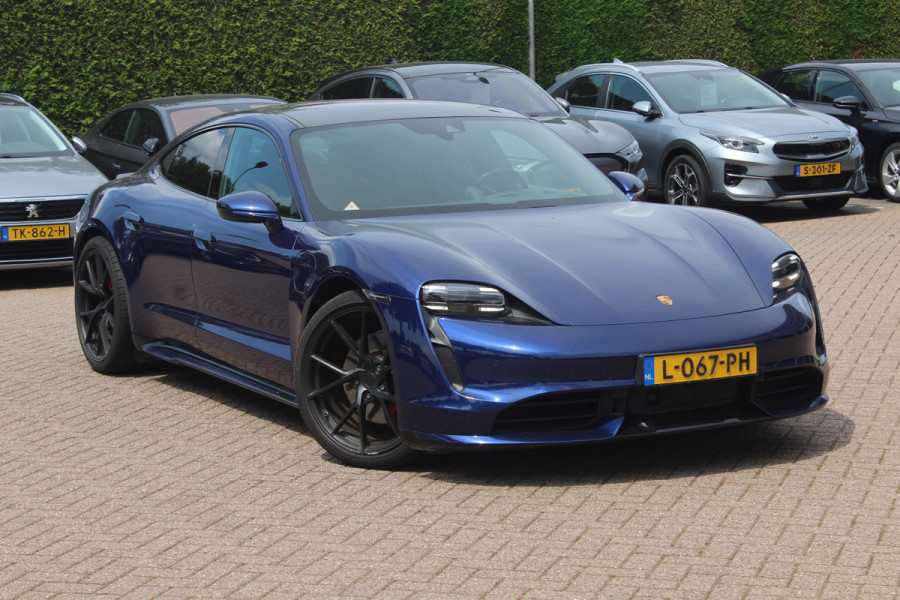 Porsche Taycan 4S Performance 84 kWh / Panoramadak / Camera / Passengerdisplay / 20'' / Luchtvering / Sportdesign / Sportchrono / Keyless / Stuurverwarming / Bose / ACC / Dodehoek / Stoelverwarming / Warmtepomp