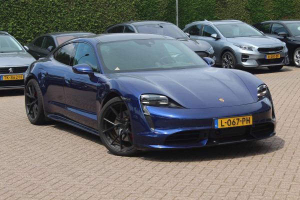Porsche Taycan 4S Performance 84 kWh / Panoramadak / Camera / Passengerdisplay / 20'' / Luchtvering / Sportdesign / Sportchrono / Keyless / Stuurverwarming / Bose / ACC / Dodehoek / Stoelverwarming / Warmtepomp
