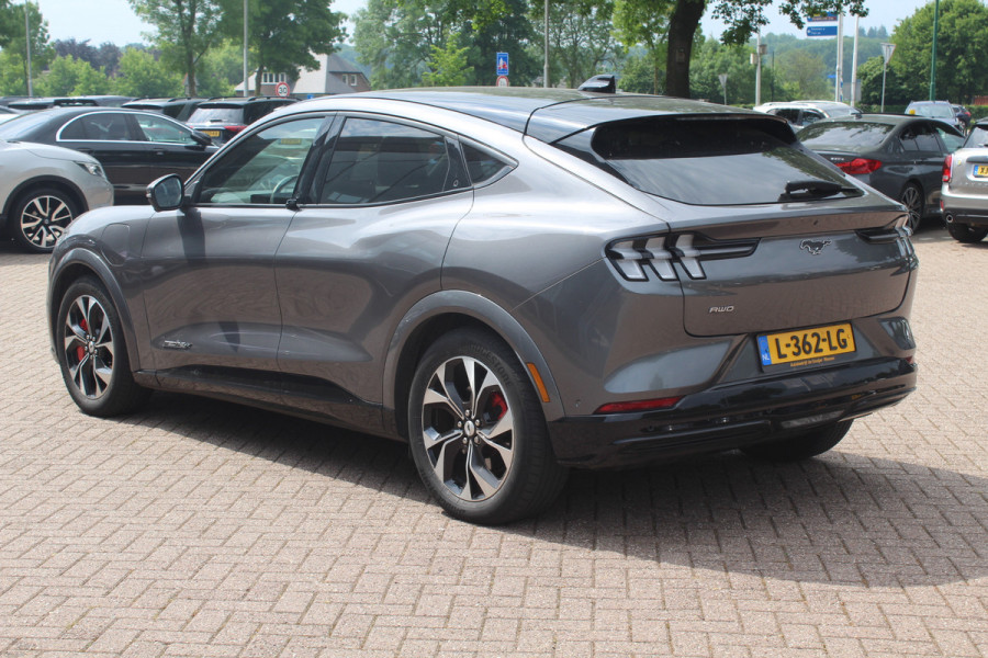 Ford Mustang Mach-E Extended First Edition AWD 98 kWh / Panoramadak / Camera / Leder / 19'' / B&O / Keyless / DAB / Dodehoek / ACC / Navigatie / Sfeerverlichting / Stoelverwarming