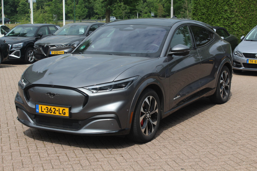 Ford Mustang Mach-E Extended First Edition AWD 98 kWh / Panoramadak / Camera / Leder / 19'' / B&O / Keyless / DAB / Dodehoek / ACC / Navigatie / Sfeerverlichting / Stoelverwarming