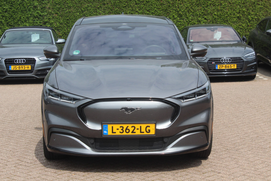 Ford Mustang Mach-E Extended First Edition AWD 98 kWh / Panoramadak / Camera / Leder / 19'' / B&O / Keyless / DAB / Dodehoek / ACC / Navigatie / Sfeerverlichting / Stoelverwarming