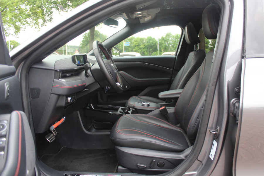 Ford Mustang Mach-E Extended First Edition AWD 98 kWh / Panoramadak / Camera / Leder / 19'' / B&O / Keyless / DAB / Dodehoek / ACC / Navigatie / Sfeerverlichting / Stoelverwarming