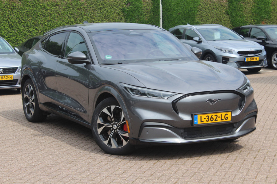 Ford Mustang Mach-E Extended First Edition AWD 98 kWh / Panoramadak / Camera / Leder / 19'' / B&O / Keyless / DAB / Dodehoek / ACC / Navigatie / Sfeerverlichting / Stoelverwarming