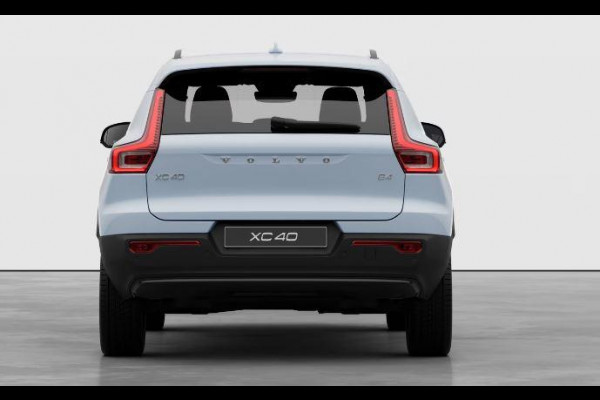 Volvo XC40 B4 211PK Automaat Plus Dark / Extra getint glas achter / Climate pack / Connect Nubuck bekleding