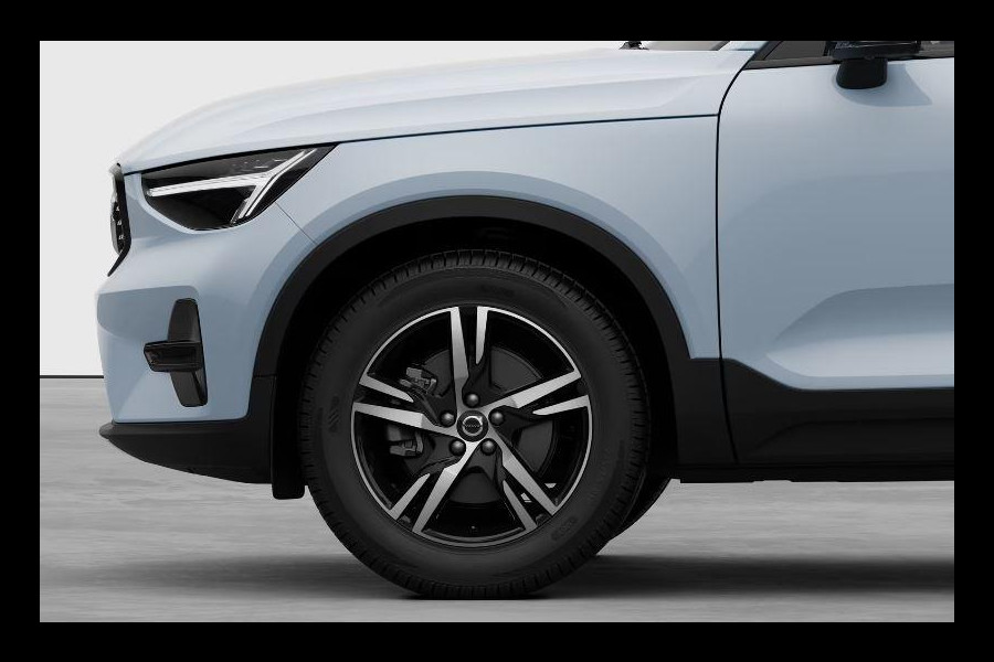 Volvo XC40 B4 211PK Automaat Plus Dark / Extra getint glas achter / Climate pack / Connect Nubuck bekleding