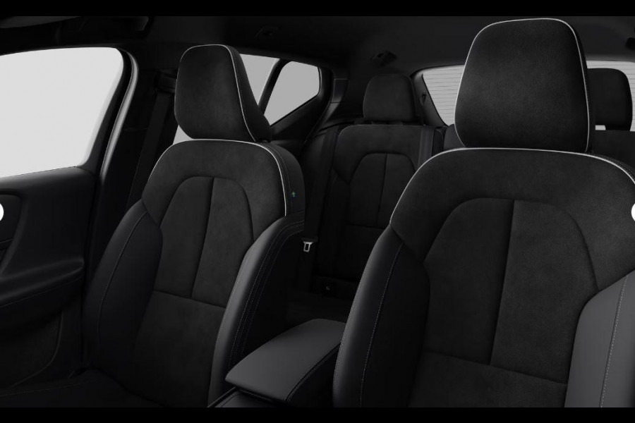 Volvo XC40 B4 211PK Automaat Plus Dark / Extra getint glas achter / Climate pack / Connect Nubuck bekleding