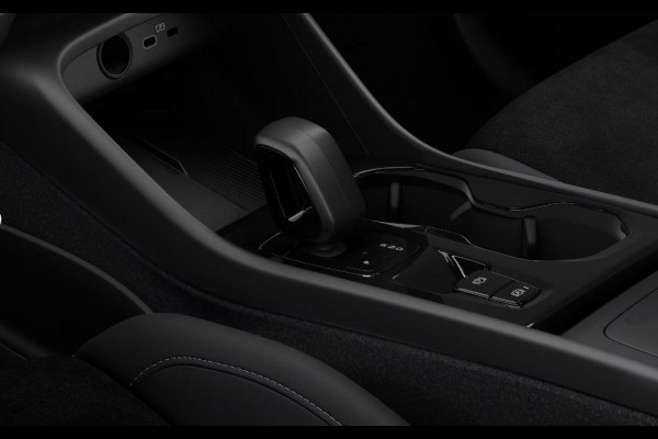 Volvo XC40 B4 211PK Automaat Plus Dark / Extra getint glas achter / Climate pack / Connect Nubuck bekleding