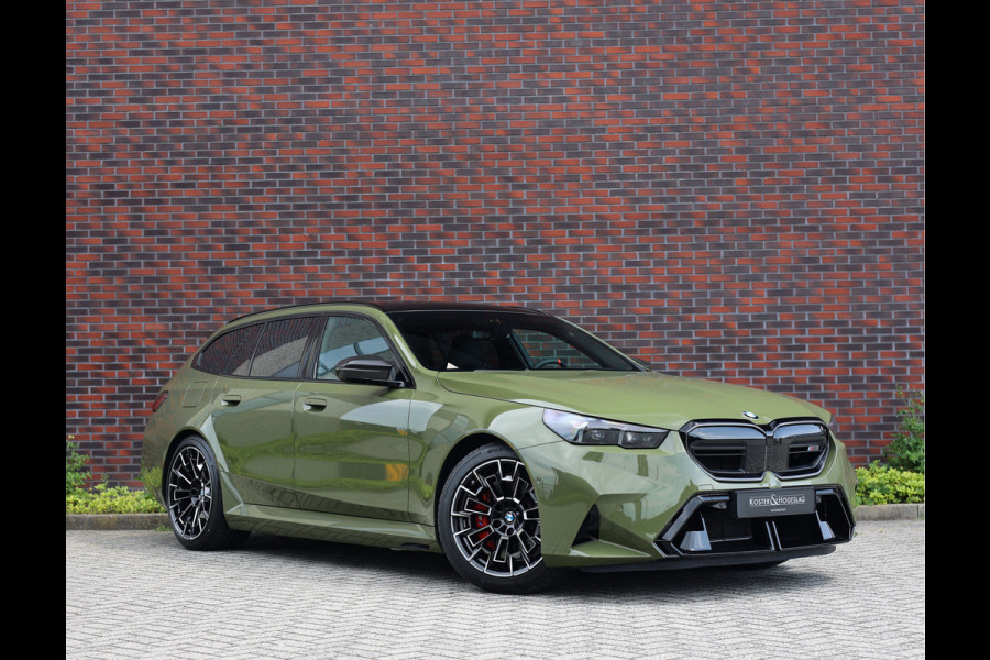 BMW 5 Serie Touring M5 | Direct leverbaar - Urban Green - Drivers Pack