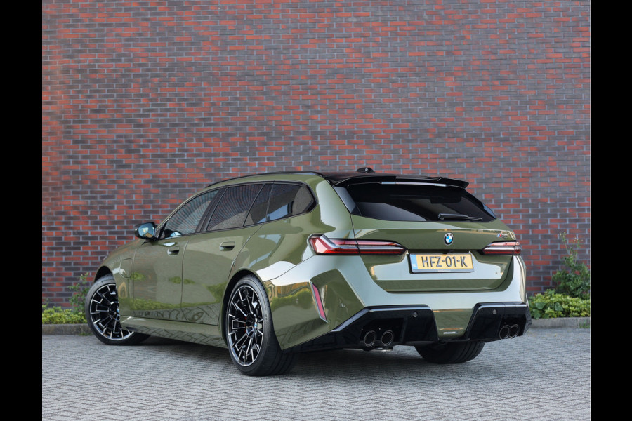 BMW 5 Serie Touring M5 | Direct leverbaar - Urban Green - Drivers Pack