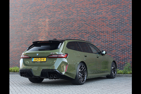 BMW 5 Serie Touring M5 | Direct leverbaar - Urban Green - Drivers Pack