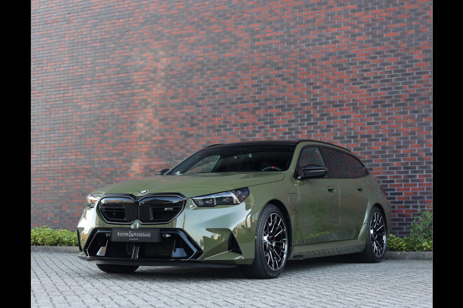 BMW 5 Serie Touring M5 | Direct leverbaar - Urban Green - Drivers Pack
