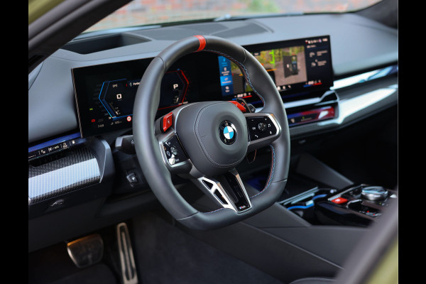 BMW 5 Serie Touring M5 | Direct leverbaar - Urban Green - Drivers Pack