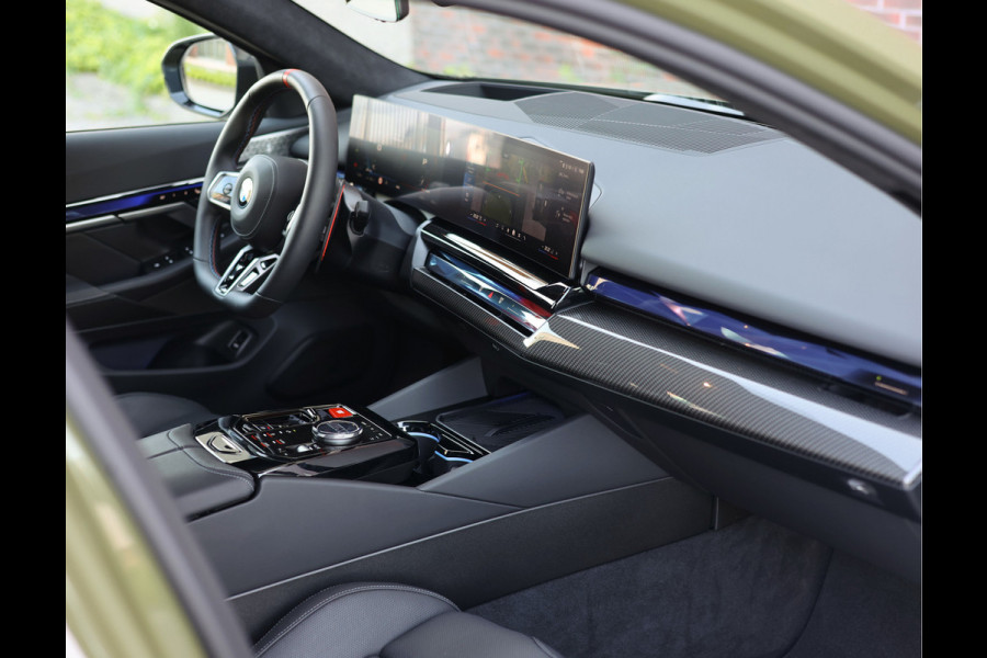 BMW 5 Serie Touring M5 | Direct leverbaar - Urban Green - Drivers Pack