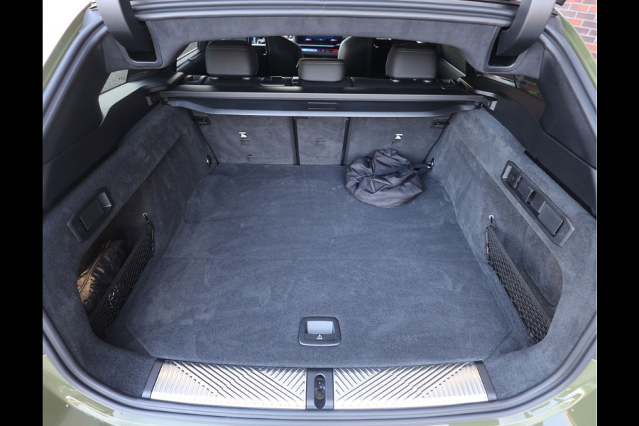 BMW 5 Serie Touring M5 | Direct leverbaar - Urban Green - Drivers Pack