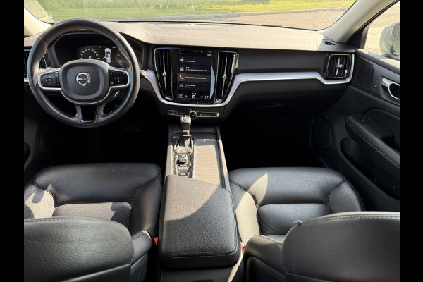 Volvo V60 2.0 T5 Momentum Geartr. (250pk) ** Intellisafe Surround ** Trekhaak ** Leer