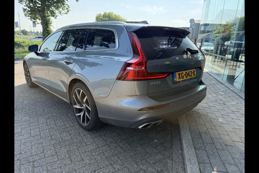 Volvo V60 2.0 T5 Momentum Geartr. (250pk) ** Intellisafe Surround ** Trekhaak ** Leer