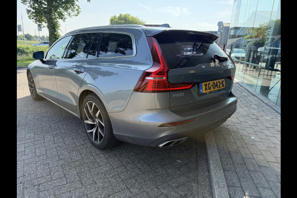 Volvo V60 2.0 T5 Momentum Geartr. (250pk) ** Intellisafe Surround ** Trekhaak ** Leer