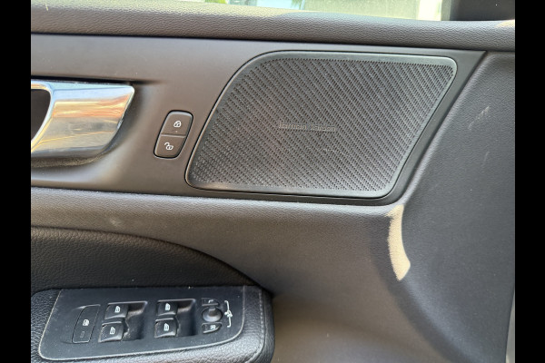 Volvo V60 2.0 T5 Momentum Geartr. (250pk) ** Intellisafe Surround ** Trekhaak ** Leer