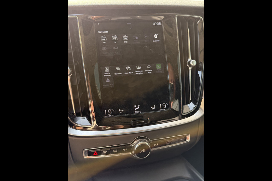 Volvo V60 2.0 T5 Momentum Geartr. (250pk) ** Intellisafe Surround ** Trekhaak ** Leer