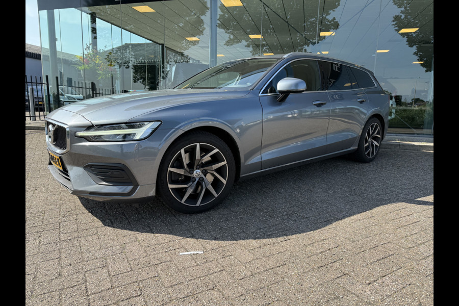 Volvo V60 2.0 T5 Momentum Geartr. (250pk) ** Intellisafe Surround ** Trekhaak ** Leer