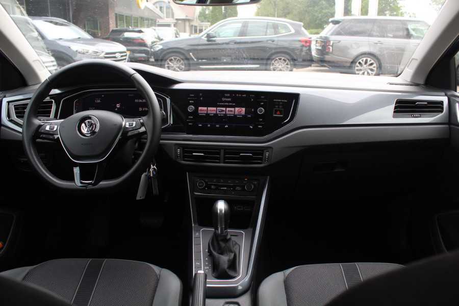 Volkswagen Polo 1.0 TSI Highline Automaat 6.712 km! / NIEUWSTAAT! / Camera / Virtual Cockpit / Navigatie / Apple CarPlay / 16'' / Climate Control / Parkeerhulp V+A / ACC