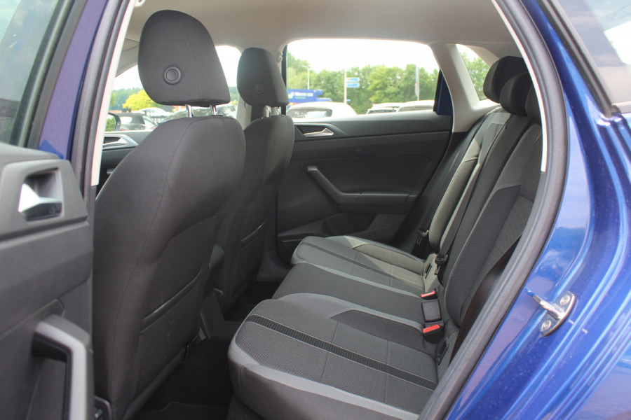 Volkswagen Polo 1.0 TSI Highline Automaat 6.712 km! / NIEUWSTAAT! / Camera / Virtual Cockpit / Navigatie / Apple CarPlay / 16'' / Climate Control / Parkeerhulp V+A / ACC