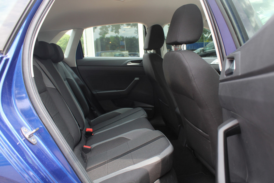 Volkswagen Polo 1.0 TSI Highline Automaat 6.712 km! / NIEUWSTAAT! / Camera / Virtual Cockpit / Navigatie / Apple CarPlay / 16'' / Climate Control / Parkeerhulp V+A / ACC