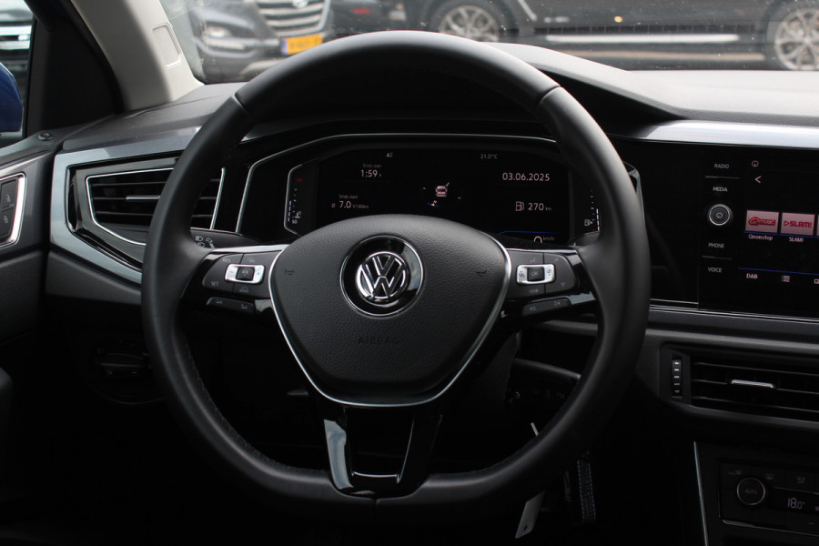 Volkswagen Polo 1.0 TSI Highline Automaat 6.712 km! / NIEUWSTAAT! / Camera / Virtual Cockpit / Navigatie / Apple CarPlay / 16'' / Climate Control / Parkeerhulp V+A / ACC