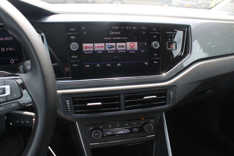 Volkswagen Polo 1.0 TSI Highline Automaat 6.712 km! / NIEUWSTAAT! / Camera / Virtual Cockpit / Navigatie / Apple CarPlay / 16'' / Climate Control / Parkeerhulp V+A / ACC