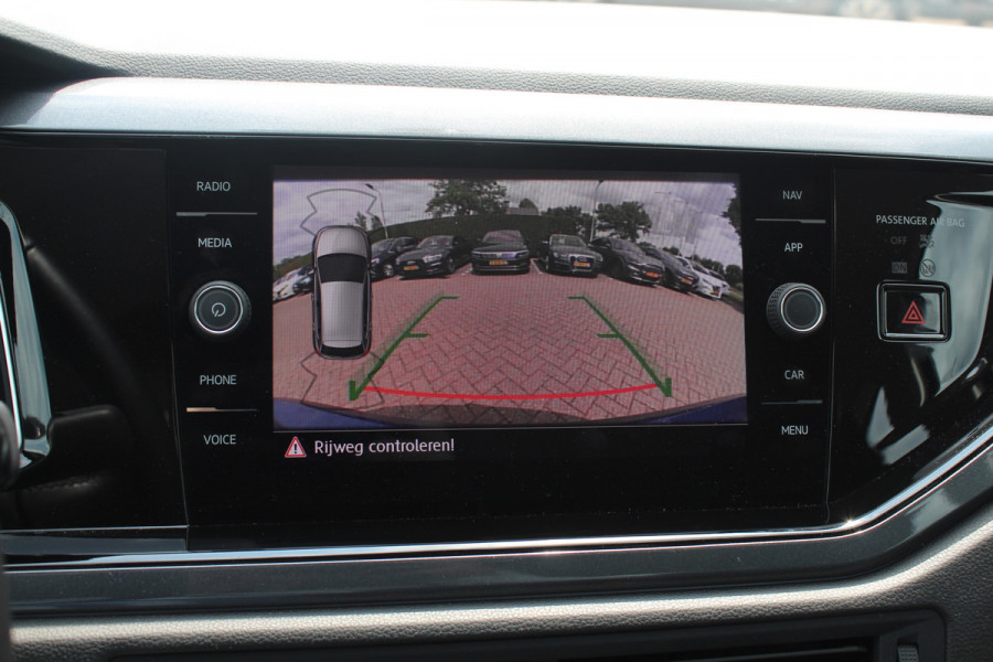 Volkswagen Polo 1.0 TSI Highline Automaat 6.712 km! / NIEUWSTAAT! / Camera / Virtual Cockpit / Navigatie / Apple CarPlay / 16'' / Climate Control / Parkeerhulp V+A / ACC