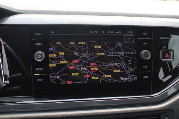 Volkswagen Polo 1.0 TSI Highline Automaat 6.712 km! / NIEUWSTAAT! / Camera / Virtual Cockpit / Navigatie / Apple CarPlay / 16'' / Climate Control / Parkeerhulp V+A / ACC
