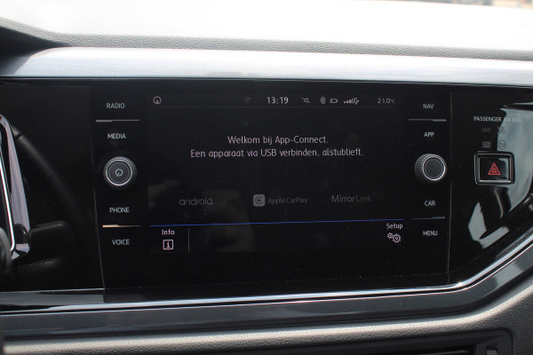Volkswagen Polo 1.0 TSI Highline Automaat 6.712 km! / NIEUWSTAAT! / Camera / Virtual Cockpit / Navigatie / Apple CarPlay / 16'' / Climate Control / Parkeerhulp V+A / ACC