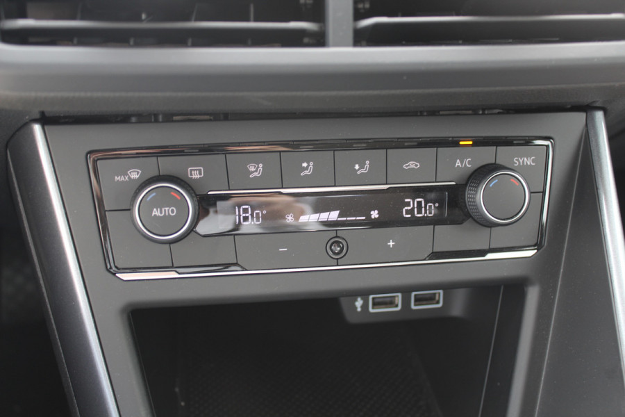 Volkswagen Polo 1.0 TSI Highline Automaat 6.712 km! / NIEUWSTAAT! / Camera / Virtual Cockpit / Navigatie / Apple CarPlay / 16'' / Climate Control / Parkeerhulp V+A / ACC