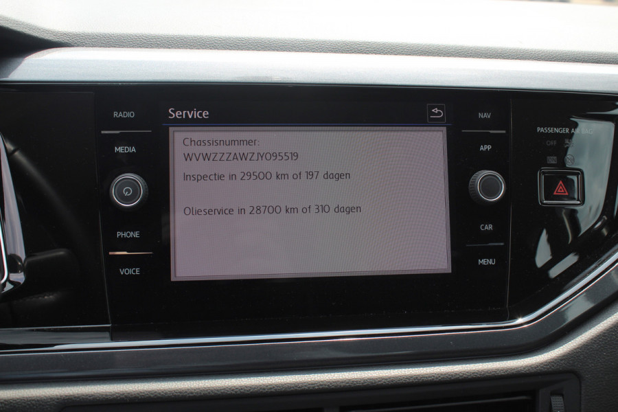 Volkswagen Polo 1.0 TSI Highline Automaat 6.712 km! / NIEUWSTAAT! / Camera / Virtual Cockpit / Navigatie / Apple CarPlay / 16'' / Climate Control / Parkeerhulp V+A / ACC