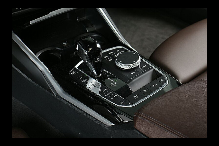 BMW 4 Serie Cabrio 430iA ** LASER, NAVI+, BRUIN LEDER, NEKVERW, 18-inch LMV, VERW. STUUR ** 1e EIG - UNFALLFREI ** ** INFORMEER OOK NAAR ONZE AANTREKKELIJKE FINANCIAL-LEASE TARIEVEN **