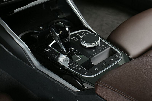BMW 4 Serie Cabrio 430iA ** LASER, NAVI+, BRUIN LEDER, NEKVERW, 18-inch LMV, VERW. STUUR ** 1e EIG - UNFALLFREI ** ** INFORMEER OOK NAAR ONZE AANTREKKELIJKE FINANCIAL-LEASE TARIEVEN **