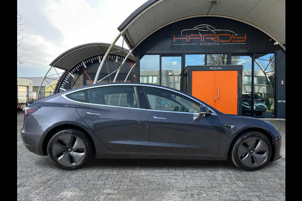 Tesla Model 3 Standard RWD Plus 60 kWh 87% SOH Trekhaak (1.000kg) 1e Eigenaar Rijklaarprijs!