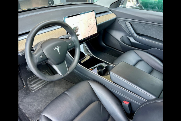 Tesla Model 3 Standard RWD Plus 60 kWh 87% SOH Trekhaak (1.000kg) 1e Eigenaar Rijklaarprijs!