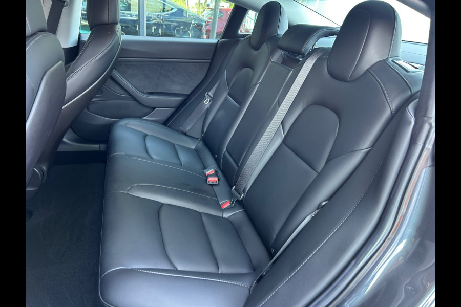 Tesla Model 3 Standard RWD Plus 60 kWh 87% SOH Trekhaak (1.000kg) 1e Eigenaar Rijklaarprijs!