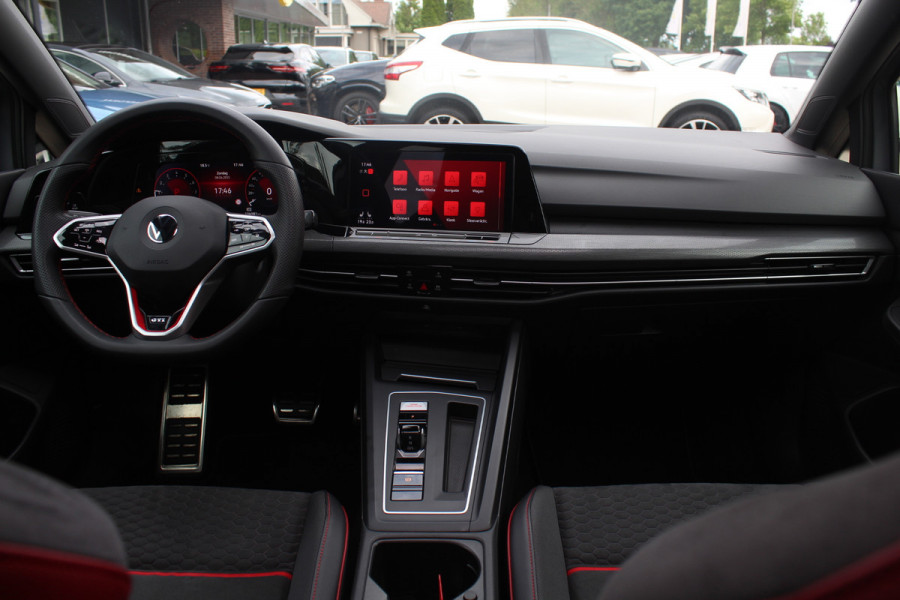 Volkswagen Golf 2.0 TSI GTI Clubsport / Panoramadak / Camera / Head-up / 19'' / IQ Lights / Keyless / Dodehoek / DAB / Stoelverwarming / ACC