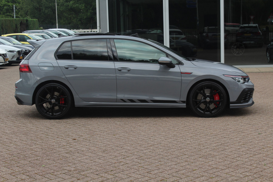 Volkswagen Golf 2.0 TSI GTI Clubsport / Panoramadak / Camera / Head-up / 19'' / IQ Lights / Keyless / Dodehoek / DAB / Stoelverwarming / ACC