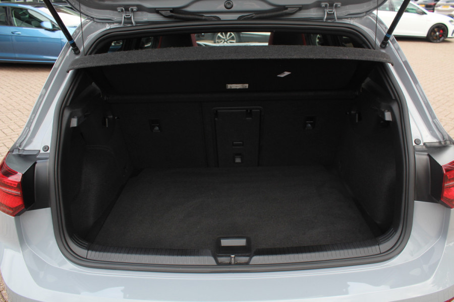 Volkswagen Golf 2.0 TSI GTI Clubsport / Panoramadak / Camera / Head-up / 19'' / IQ Lights / Keyless / Dodehoek / DAB / Stoelverwarming / ACC