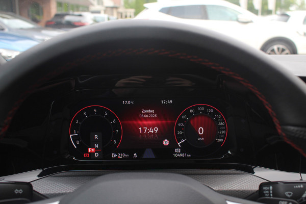 Volkswagen Golf 2.0 TSI GTI Clubsport / Panoramadak / Camera / Head-up / 19'' / IQ Lights / Keyless / Dodehoek / DAB / Stoelverwarming / ACC