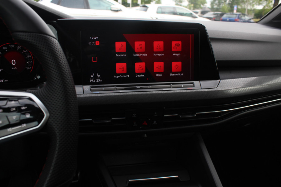 Volkswagen Golf 2.0 TSI GTI Clubsport / Panoramadak / Camera / Head-up / 19'' / IQ Lights / Keyless / Dodehoek / DAB / Stoelverwarming / ACC